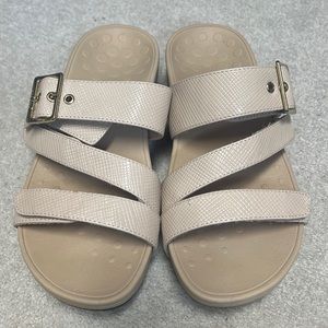 Vionic slides